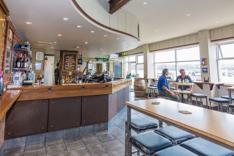 Merimbula Hotel - Great Ocean Road Tourism 1