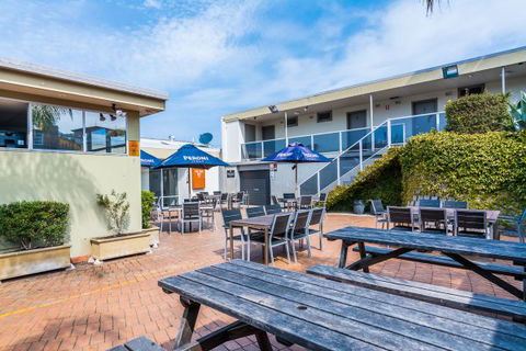 Merimbula Hotel - Great Ocean Road Tourism 3