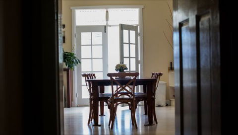 Merewether Beach House B And B - Great Ocean Road Tourism 3