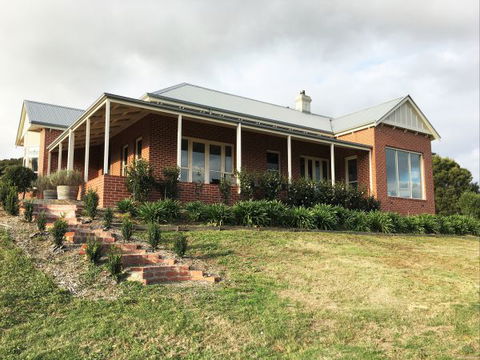 Shearer's Hill - Luxury Farm Stay - Great Ocean Road Tourism 0