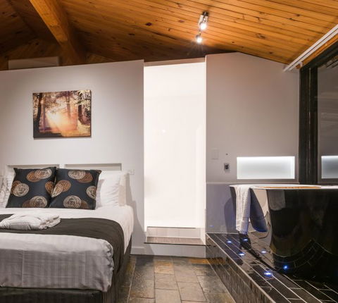 Waterfall Springs Retreat And Wildlife Sanctuary - Great Ocean Road Tourism 0