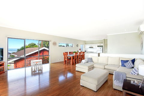 Ariadne - A Hop Skip And A Jump To The Beach With Sea Views - Great Ocean Road Tourism 3