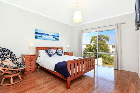 Ariadne - A Hop Skip And A Jump To The Beach With Sea Views - Great Ocean Road Tourism 6