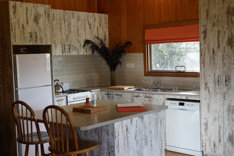 Tiandi Wildlife Sanctuary Farm Stay - Jambalaya Cottage - Great Ocean Road Tourism 3