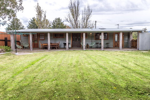 Uniquely Pambula - Pet Friendly Holiday Accomodation - Great Ocean Road Tourism 1