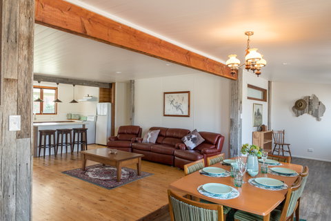 Uniquely Pambula - Pet Friendly Holiday Accomodation - Great Ocean Road Tourism 2