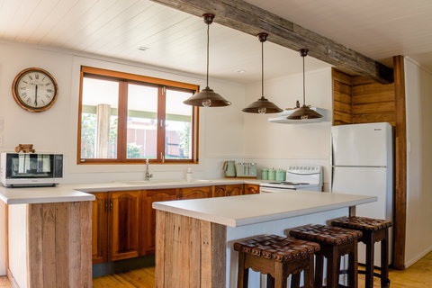 Uniquely Pambula - Pet Friendly Holiday Accomodation - Great Ocean Road Tourism 3