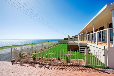 Al Mare - Great Ocean Road Tourism 1