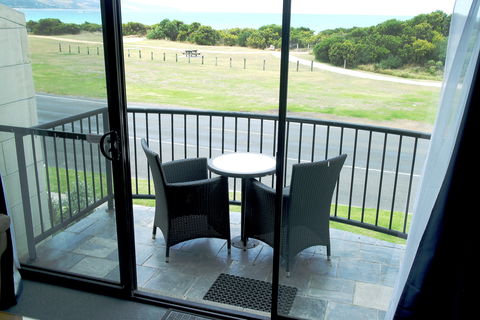 Apollo Bay Waterfront Motor Inn - Great Ocean Road Tourism 1
