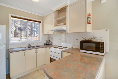 Eagle Heights Holiday Units - Scenic Unit - Great Ocean Road Tourism 6