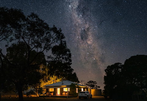 Rabbiters Hut - Great Ocean Road Tourism 8