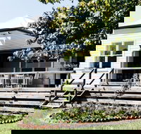 Rose Cottage with Vineyard Views - Great Ocean Road Tourism