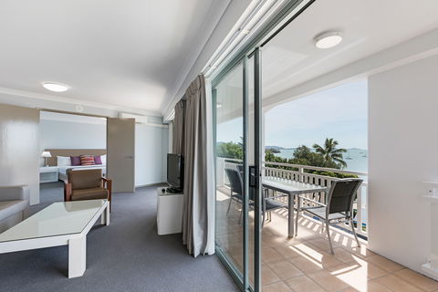 Airlie Beach Hotel - Great Ocean Road Tourism 1