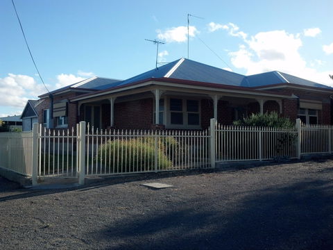 Alby's - Great Ocean Road Tourism 0