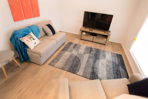 Contemporary ‘Esprit’ With River Reserve Access - Great Ocean Road Tourism 1