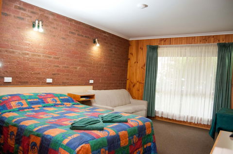 Country Roads Motor Inn Narrandera - Great Ocean Road Tourism 0