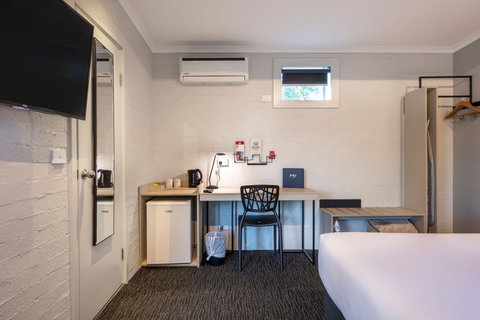 Nightcap At Colyton Hotel - Great Ocean Road Tourism 1