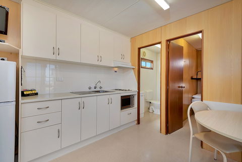 Stansbury Foreshore Caravan Park - Great Ocean Road Tourism 2