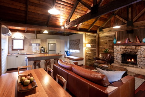 1860 Luxury Accommodation - Great Ocean Road Tourism 1