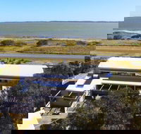 Coorong Aurora - Breathtaking Waterfront Escape - Great Ocean Road Tourism