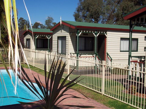 Parkes Country Cabins - Great Ocean Road Tourism 0