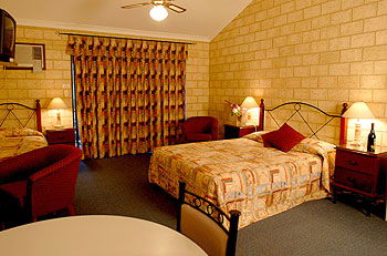 Karri Forest Motel & Restaurant - Great Ocean Road Tourism 3