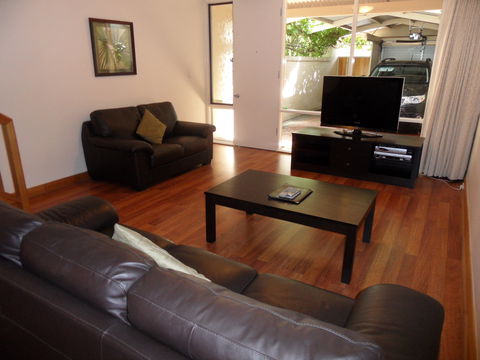 Adelaide Serviced Accommodation - Archer Townhouse - Great Ocean Road Tourism 0