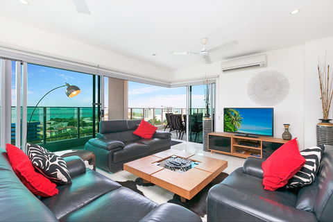 Beachlife Sands 3 Bedroom Harbour View Apartment - Great Ocean Road Tourism 1