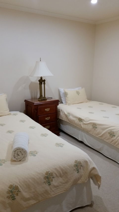 Carolynnes Cottages - Blue Wren Cottage - Great Ocean Road Tourism 1