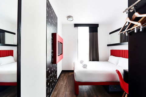 Ibis Melbourne Swanston Street Hotel - Great Ocean Road Tourism 1