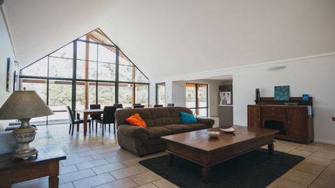 Kangaroo Retreat Holiday House - Great Ocean Road Tourism 0