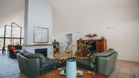 Kangaroo Retreat Holiday House - Great Ocean Road Tourism 1