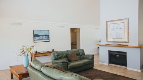 Kangaroo Retreat Holiday House - Great Ocean Road Tourism 2