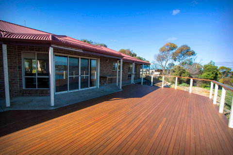 Limestone Ridge - Holiday House - Great Ocean Road Tourism 0