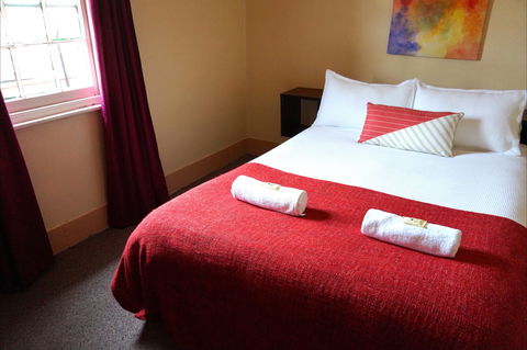 Royal Hotel Cooma - Great Ocean Road Tourism 1