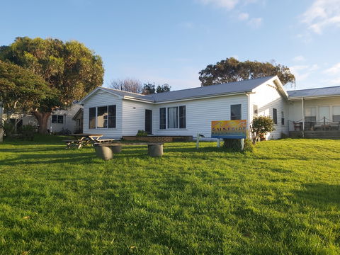 Surfside Backpacker - Great Ocean Road Tourism 0