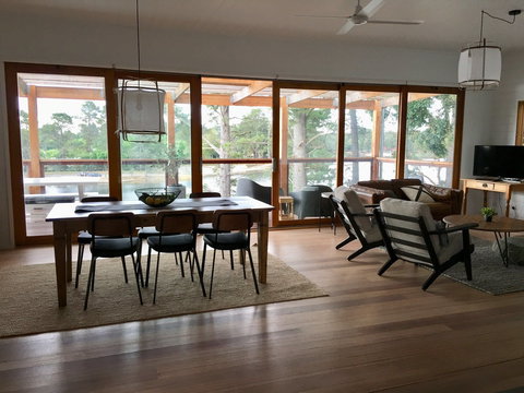 The Lakehouse Beechworth - Great Ocean Road Tourism 2