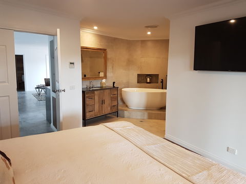 Animal Land Farm Stay - Great Ocean Road Tourism 1