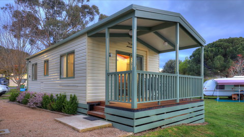 Beechworth Lake Sambell Caravan Park - Great Ocean Road Tourism 1