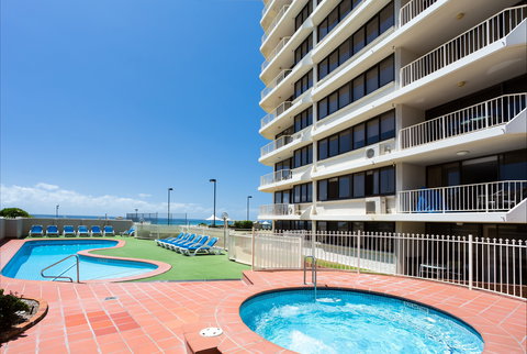 Breakers North - Absolute Beach Front Holiday Apartments - Great Ocean Road Tourism 2