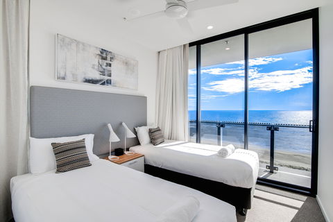 Iconic Kirra Beach Resort - Great Ocean Road Tourism 1