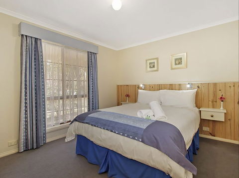 Oak Cottage - Tudor Village - Great Ocean Road Tourism 0