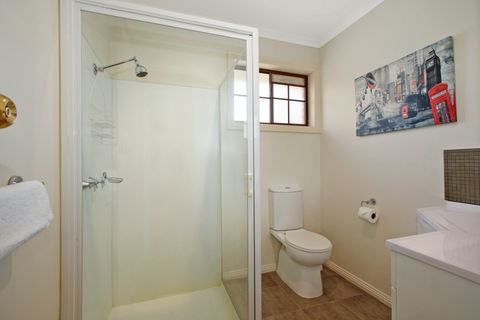 Oak Cottage - Tudor Village - Great Ocean Road Tourism 1