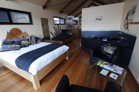 Ocean Inlet At Fairhaven - Great Ocean Road Tourism 2