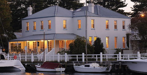 Oscars Waterfront Boutique Hotel - Great Ocean Road Tourism 0