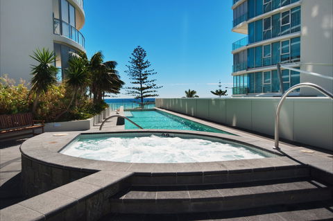 Reflections Coolangatta Beach - Great Ocean Road Tourism 1
