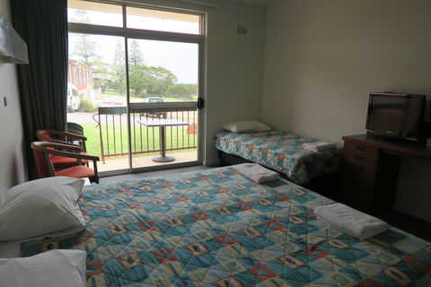 Tathra Hotel - Motel - Great Ocean Road Tourism 2