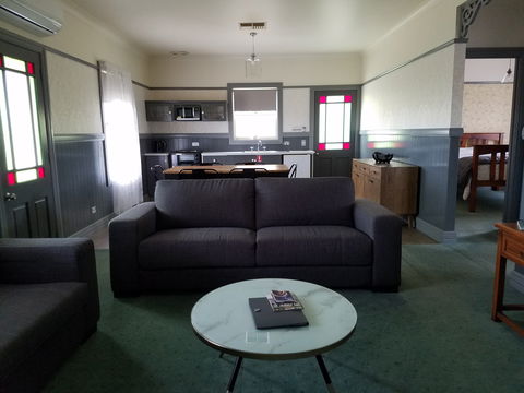 Wagga Wagga Country Cottages - Great Ocean Road Tourism 0