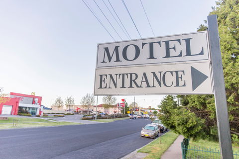 Bathurst Motor Inn - Great Ocean Road Tourism 0