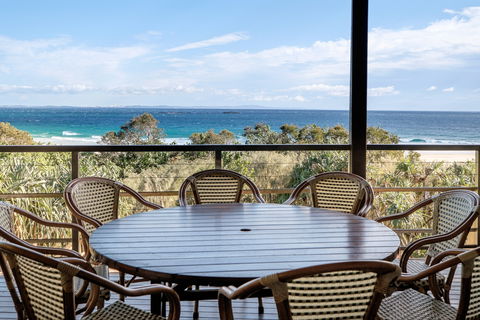 Claytons On Cylinder Beach Front Apartments - Great Ocean Road Tourism 2